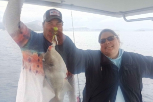 Atenas: experiência de viagem de pesca em um barco com refeição de frutos do mar