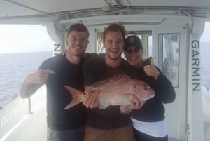 Atenas: Experiencia de pesca en barco con comida marinera