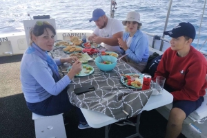 Athene: visreiservaring op een boot met zeevruchtenmaaltijd