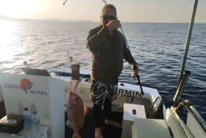 Atenas: experiência de viagem de pesca em um barco com refeição de frutos do mar