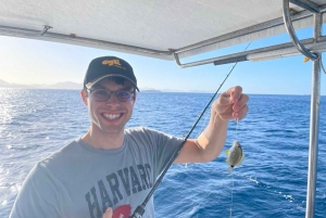 Atenas: Experiencia de pesca en barco con comida marinera