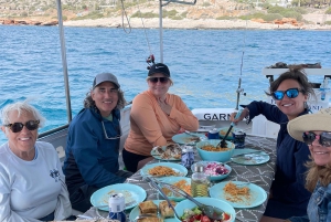 Atenas: experiência de viagem de pesca em um barco com refeição de frutos do mar
