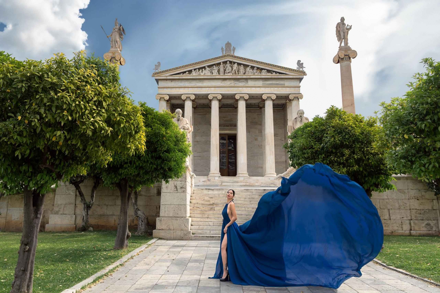 Athene: Vliegende Jurk Fotoshoot 'Express pakket'