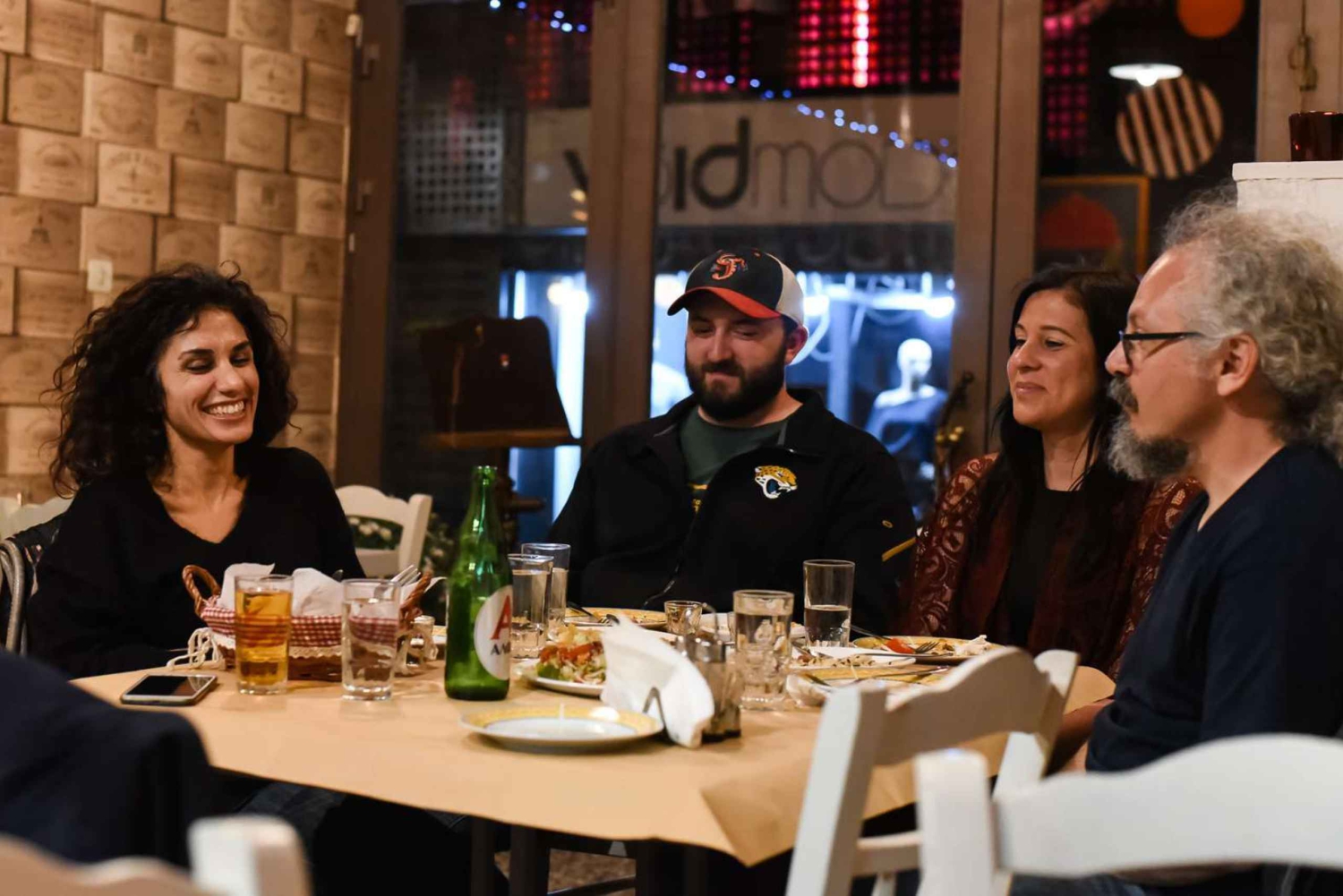 Athens: Food and Wine Tasting Tour at Night