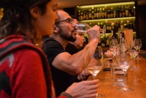 Atenas: Tour nocturno de degustación de comida y vino