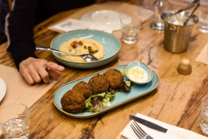 Athens: Food and Wine Tasting Tour at Night