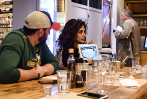 Athens: Food and Wine Tasting Tour at Night