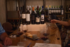 Athens: Food and Wine Tasting Tour at Night