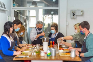 Athen: Besøg på madmarkedet og madlavningskursus med vin