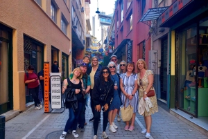 Atenas: tour gastronômico Prove a verdadeira Atenas, uma mordida de cada vez.