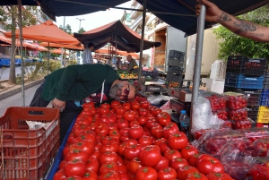 Atenas: tour gastronômico Prove a verdadeira Atenas, uma mordida de cada vez.