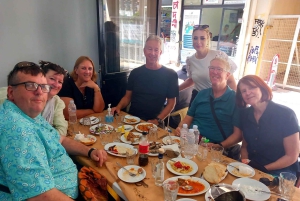 Atenas: tour gastronômico Prove a verdadeira Atenas, uma mordida de cada vez.