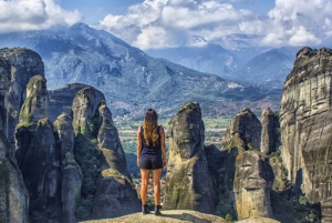 Athens: Full-Day Meteora Trip by Train in English or Spanish
