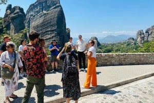 Athens: Meteora Day Trip in English/Spanish & Optional Lunch