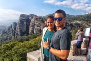 Atenas: Excursión de un día a Meteora en inglés/español y almuerzo opcional