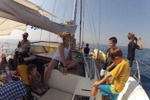 Athen: Heldags privat sejltur med måltider og drikkevarer