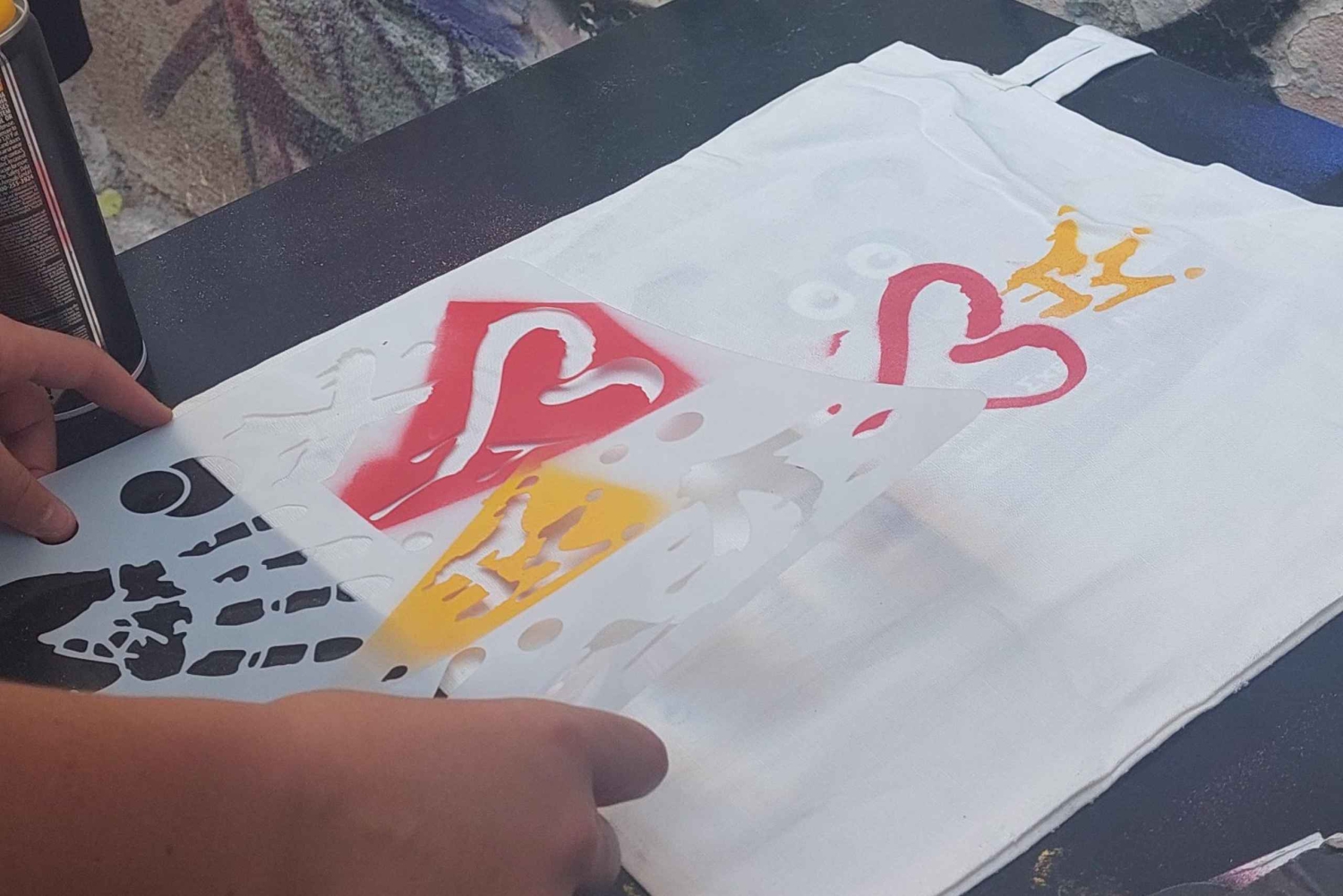 Atene: Laboratorio di graffiti ed esperienza di pittura con le borse