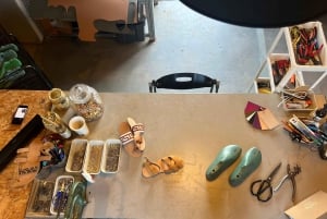 Aten: Workshop för att tillverka egna lädersandaler