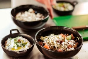 Athen: Græsk madlavningskursus og middag på en tagterrasse: Athen: Græsk madlavningskursus og middag på en tagterrasse