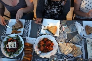 アテネ：屋上でのギリシャ料理教室とディナー