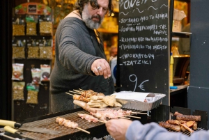 Atenas: Tour gastronômico e de bebidas gregas à noite no bairro de Koukaki