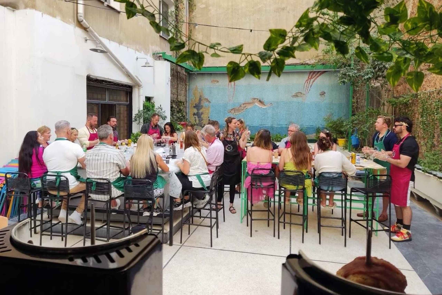 Ateena: Kreikkalainen souvlaki-pita-gyros-ruoanlaittokurssi paikallisen kanssa