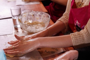 Ateena: Kreikkalainen souvlaki-pita-gyros-ruoanlaittokurssi paikallisen kanssa