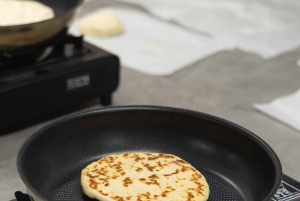 Ateena: Kreikkalainen souvlaki-pita-gyros-ruoanlaittokurssi paikallisen kanssa