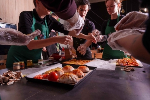 Ateena: Kreikkalainen souvlaki-pita-gyros-ruoanlaittokurssi paikallisen kanssa