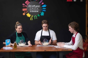 Ateena: Kreikkalainen souvlaki-pita-gyros-ruoanlaittokurssi paikallisen kanssa