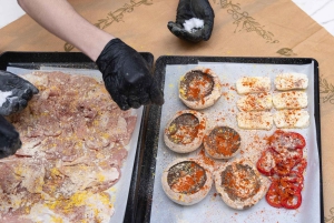 Ateena: Kreikkalainen souvlaki-pita-gyros-ruoanlaittokurssi paikallisen kanssa