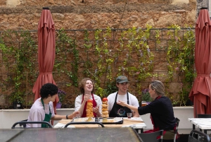 Ateena: Kreikkalainen souvlaki-pita-gyros-ruoanlaittokurssi paikallisen kanssa