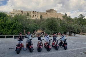 アテネ：電動スクーターまたは電動自転車によるガイド付き市内ツアー