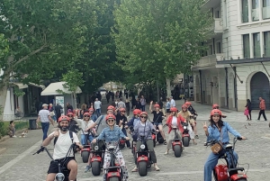 Atenas: Visita guiada de e-Scooter à Acrópole, premiada