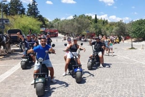 Athen: Premium geführte E-Scooter Tour in der Akropolis Area