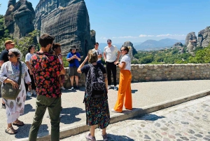 Athènes : Visite guidée des monastères des Météores et des grottes de l'Ermite