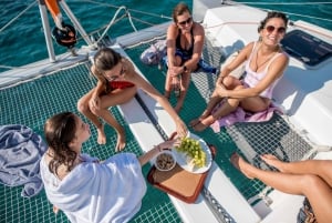 Atenas: Medio Día de Crucero Matinal en Catamarán con Comida y Bebidas