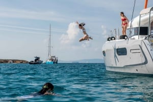 Atenas: Medio Día de Crucero Matinal en Catamarán con Comida y Bebidas