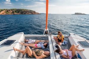 Athens: Half-Day Sunset Catamaran Cruise with Meal & Drinks