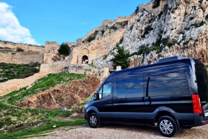 Ateenan hotellit Piraeuksen risteilysatamaan VIP Mercedes minibussi