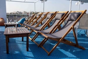 Aten: Dagskryssning med simning på öarna. DJ, lunch och dryck ingår.