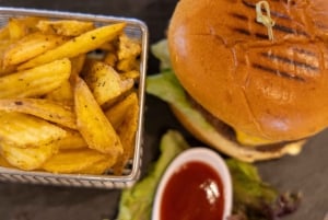 Aten: Dagskryssning med simning på öarna. DJ, lunch och dryck ingår.