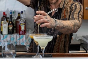 Aten: Dagskryssning med simning på öarna. DJ, lunch och dryck ingår.