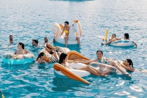 Aten: Dagskryssning med simning på öarna. DJ, lunch och dryck ingår.