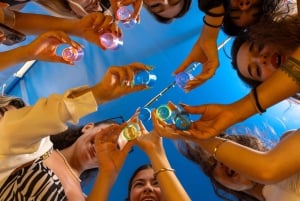 Aten: Dagskryssning med simning på öarna. DJ, lunch och dryck ingår.