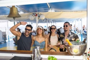 Aten: Dagskryssning med simning på öarna. DJ, lunch och dryck ingår.