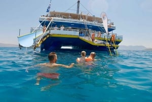 Aten: Dagskryssning med simning på öarna. DJ, lunch och dryck ingår.