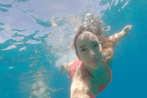 Aten: Dagskryssning med simning på öarna. DJ, lunch och dryck ingår.