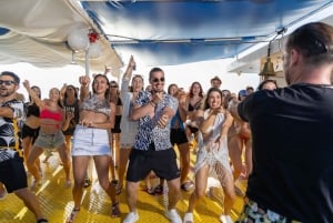 Aten: Dagskryssning med simning på öarna. DJ, lunch och dryck ingår.