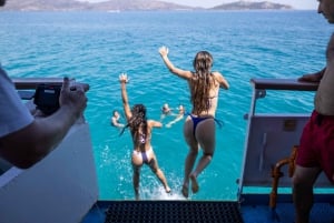 Aten: Dagskryssning med simning på öarna. DJ, lunch och dryck ingår.